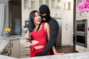 Cô R đã trở lại!