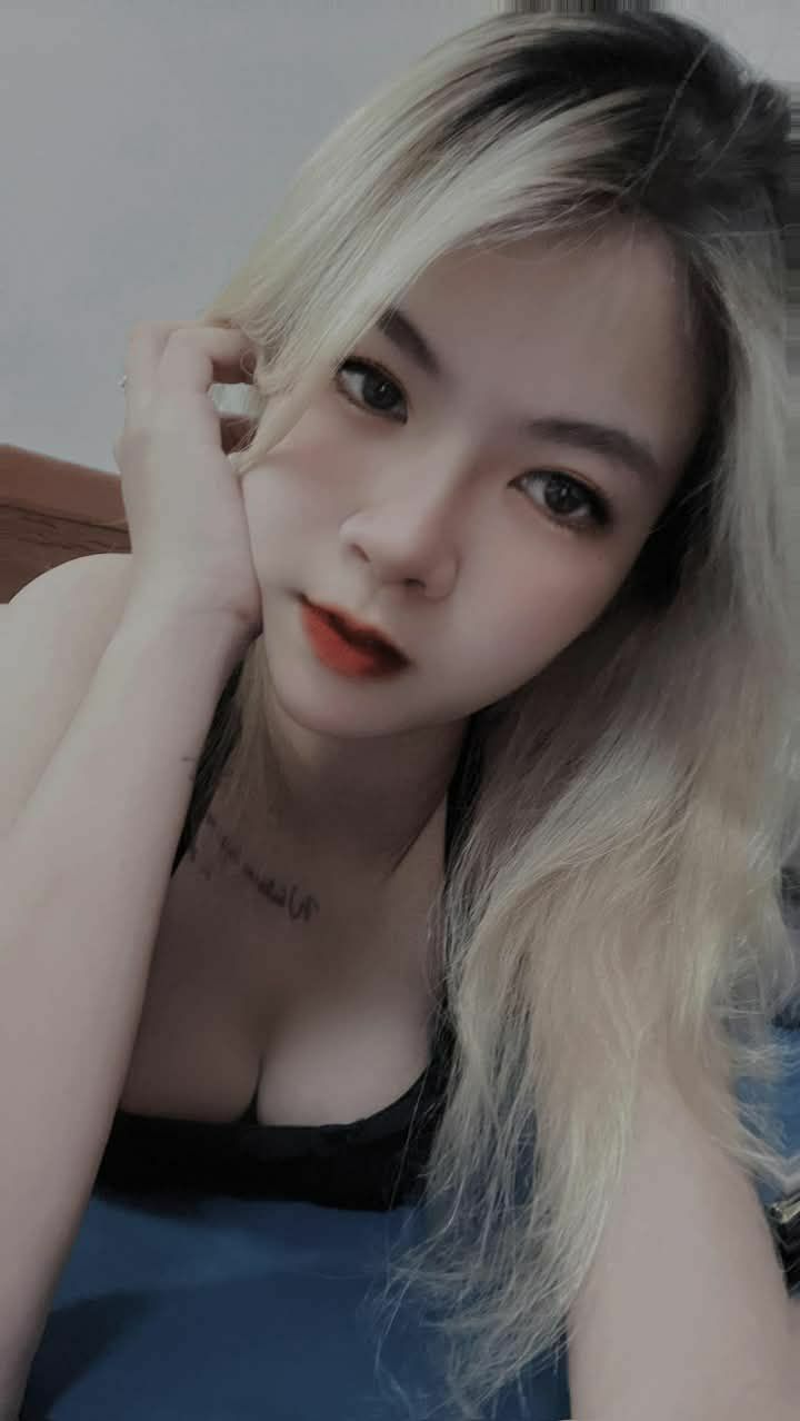 Bé thỏ xinh đẹp và cái lồn hồng hào mọng nước